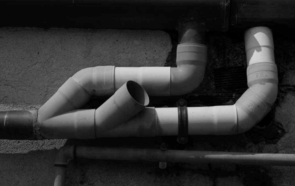 Comment détecter une fuite d'eau sous terre efficacement