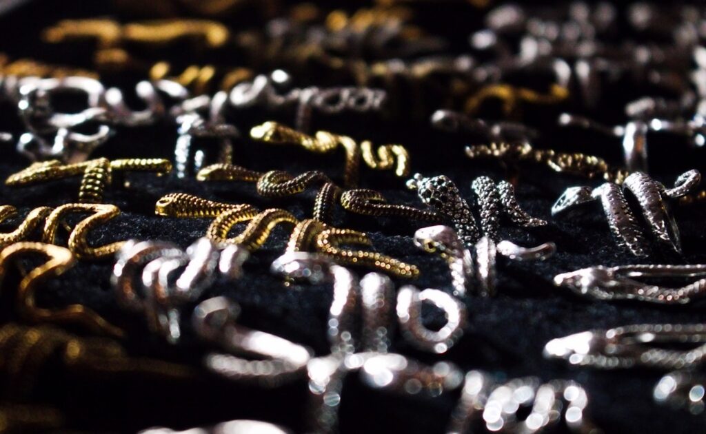 Bijoux anciens style moyen âge