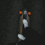 comment placer ses pieds sur un longboard