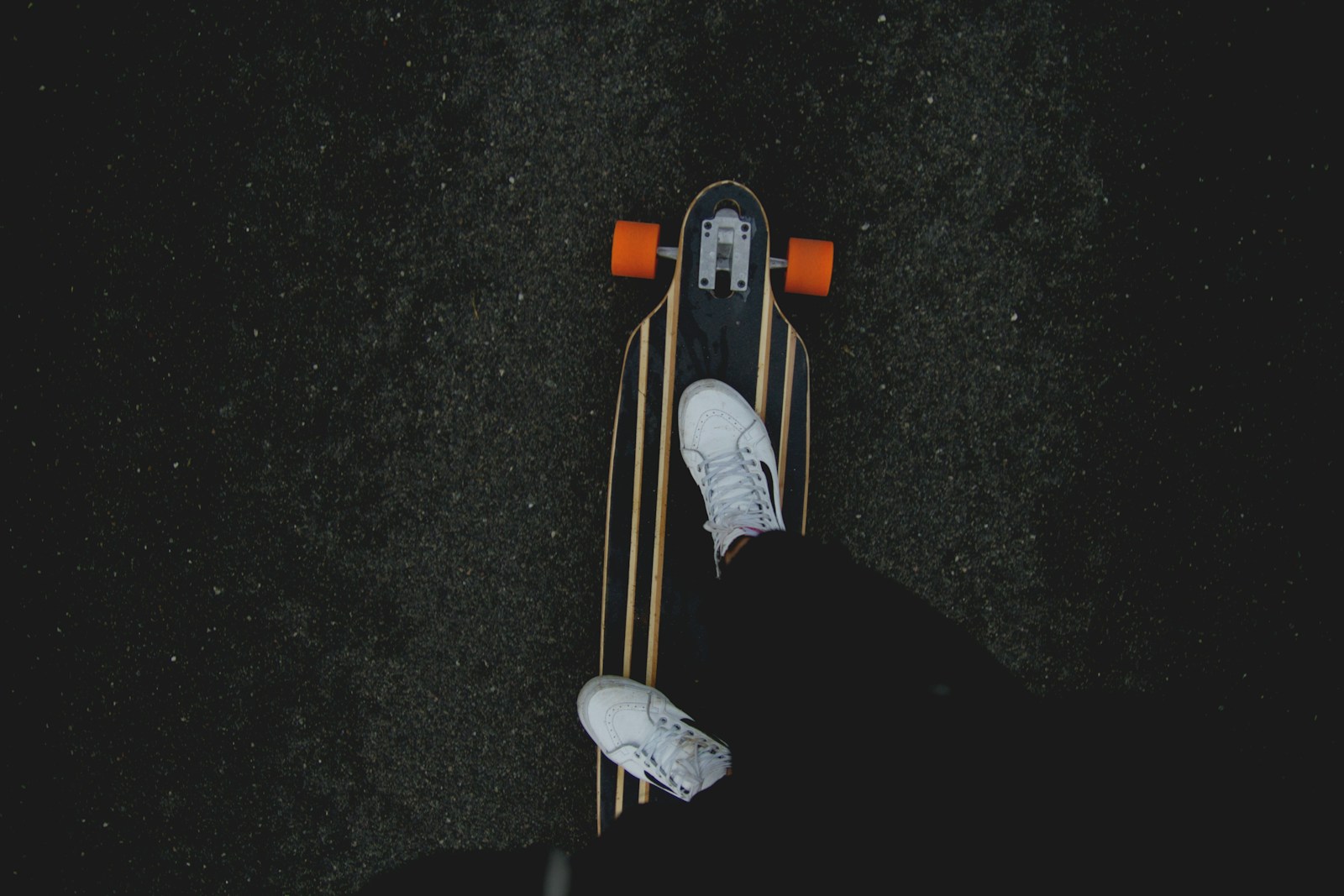 comment placer ses pieds sur un longboard