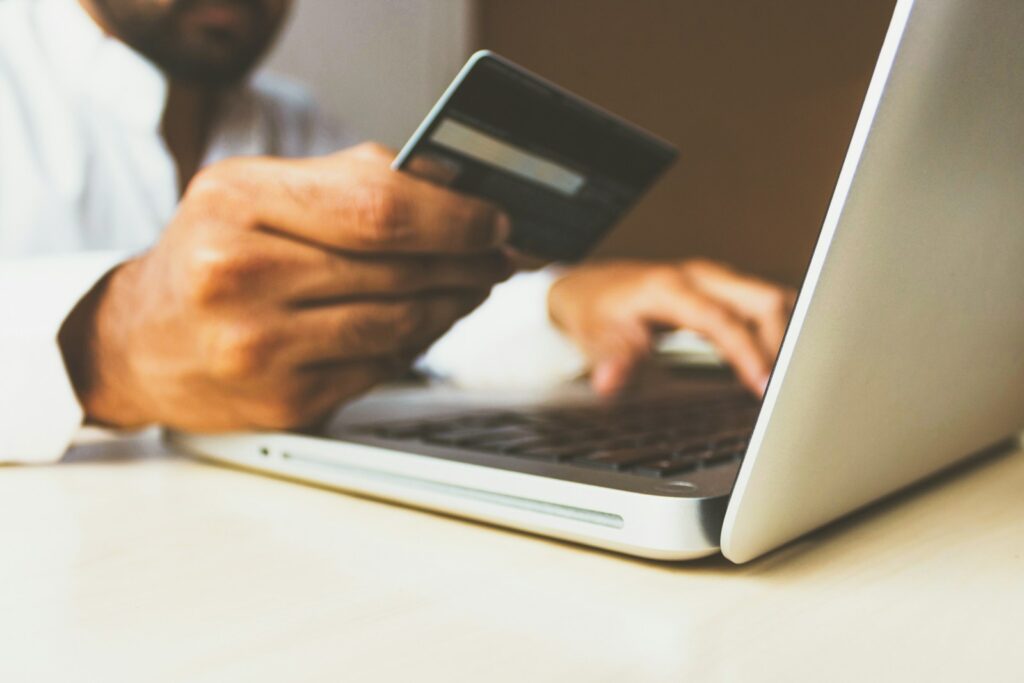 Avantages pour commerces en ligne : Pourquoi la vente en ligne est une opportunité incontournable.
