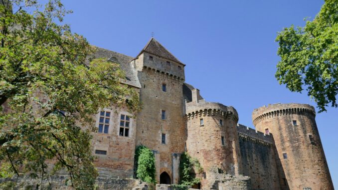 Photo Castelnau Barbarens Castelnau Barbarens : Découverte d’un Village au Charme Intemporel