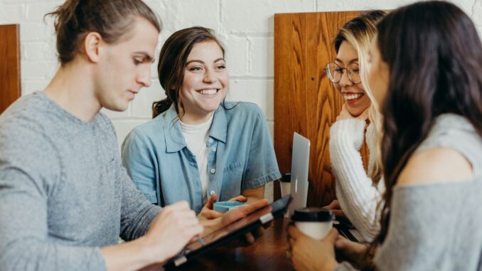 Les jeunes et les défis du web Blog Information et Astuces pour la Jeunesse : Le Guide Ultime pour Naviguer dans le Monde d'Aujourd'hui