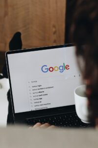 Référencement et positionnement : comprendre les clés de la visibilité en ligne