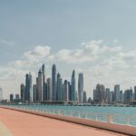 découvrez le charme de la vie en bord de mer avec des propriétés d'exception offrant vues imprenables et accès direct à l'eau pour un cadre de vie unique.