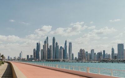 découvrez le charme de la vie en bord de mer avec des propriétés d'exception offrant vues imprenables et accès direct à l'eau pour un cadre de vie unique.